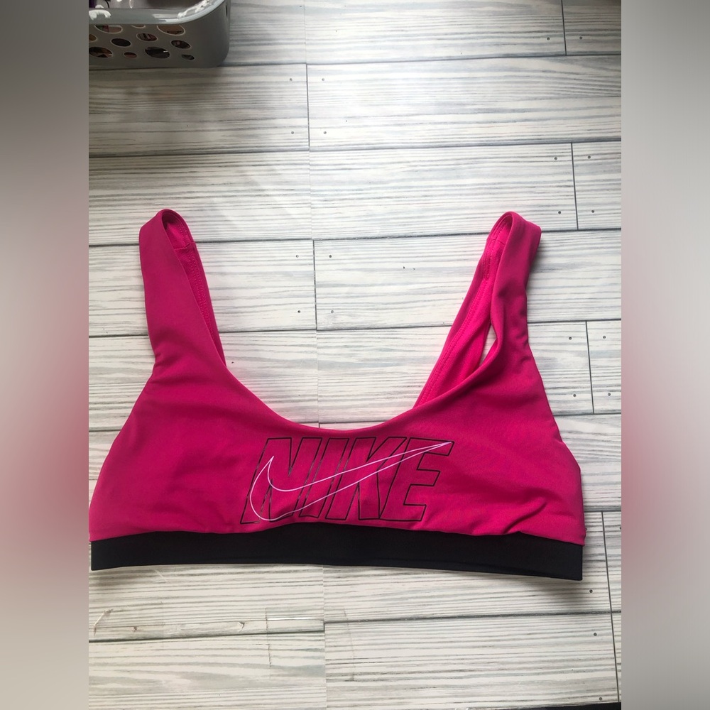 Nike Women's Scoop neck Magenta Pink Sports Bra - Low Impact Support size small